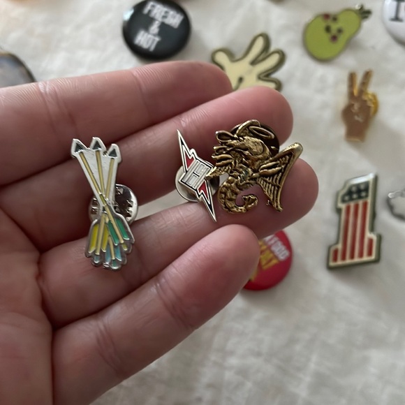 Lot of Pins and Buttons - Picture 2 of 5